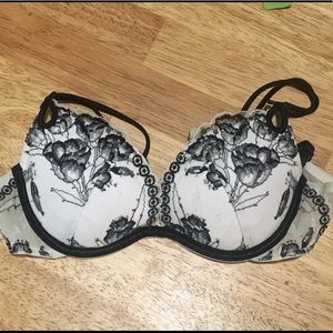 Victoria’s Secret Bra 32B